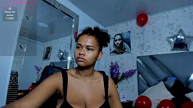 Snapshot of moon_HoneyX chatting on February 19, 1:06 pm moon HoneyX online show from February 19, 1:06 pm
