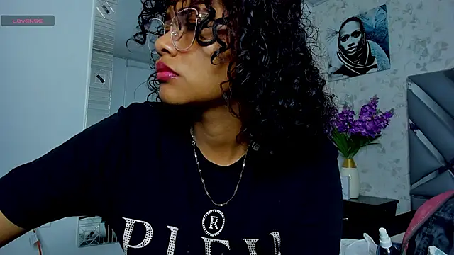 Snapshot of moon_HoneyX chatting on March 3, 2:04 pm moon HoneyX online show from March 3, 2:04 pm