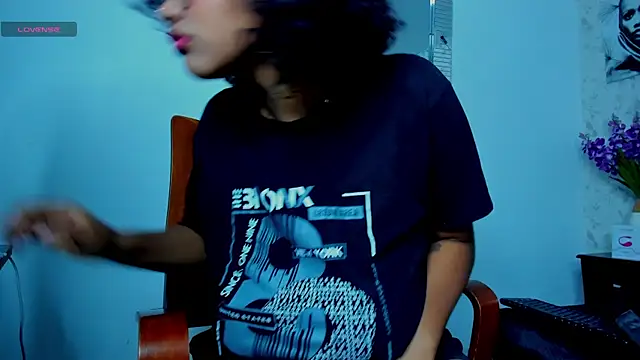 Snapshot of moon_HoneyX chatting on March 5, 3:29 pm moon HoneyX online show from March 5, 3:29 pm