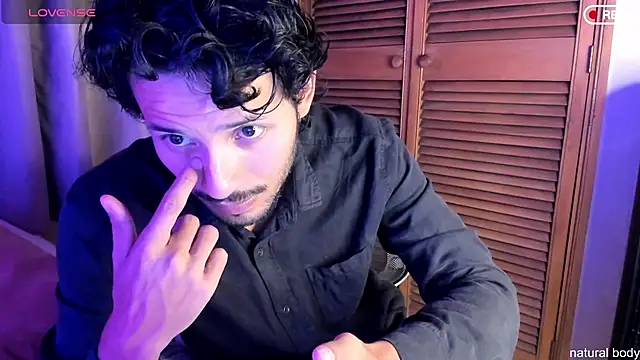 Snapshot of Nicholasrodrii chatting on October 18, 10:32 pm Nicholasrodrii online show from October 18, 10:32 pm