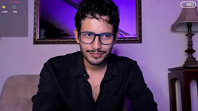 Snapshot of Nicholasrodrii chatting on December 13, 11:43 pm Nicholasrodrii online show from December 13, 11:43 pm