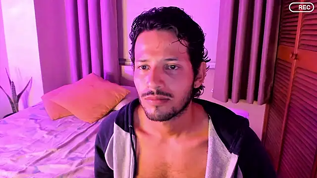 Snapshot of Nicholasrodrii chatting on December 20, 1:02 am Nicholasrodrii online show from December 20, 1:02 am