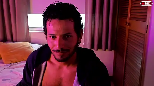 Snapshot of Nicholasrodrii chatting on December 22, 10:18 pm Nicholasrodrii online show from December 22, 10:18 pm