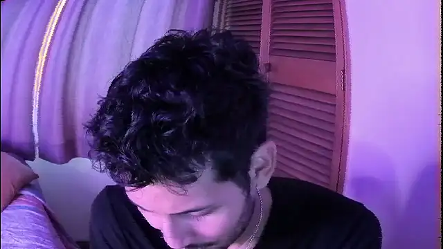 Nicholasrodrii online show from February 25, 10:30 pm