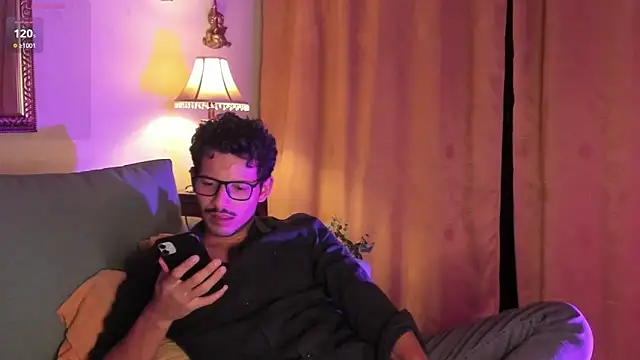 Nicholasrodrii online show from April 9, 11:43 pm