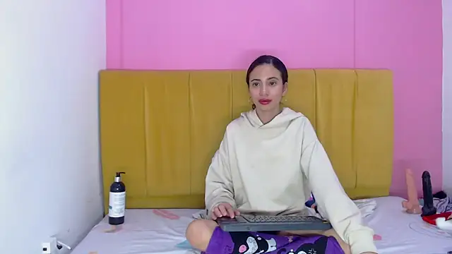 Snapshot of angelinabrookcm101 chatting on December 7, 8:22 am angelinabrookcm101 online show from December 7, 8:22 am