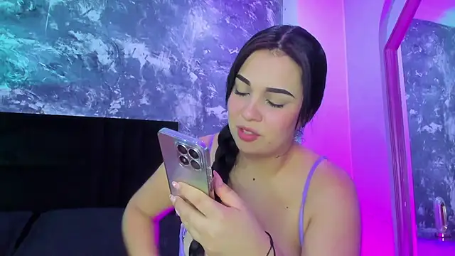 brianaGuzman online show from January 10, 12:58 pm