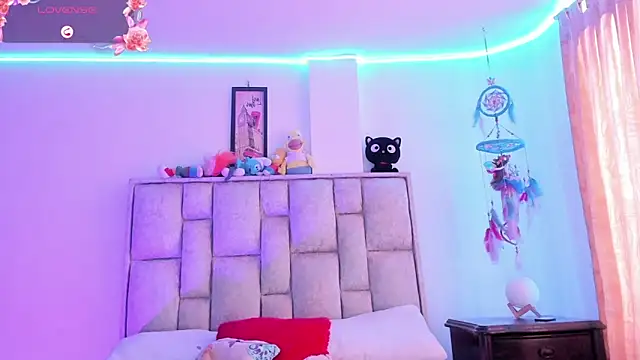 brianaGuzman online show from October 12, 5:12 pm