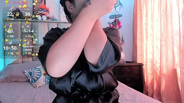 brianaGuzman online show from November 10, 4:50 pm