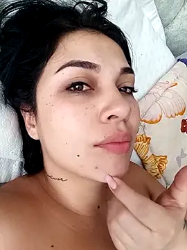 brianaGuzman online show from November 22, 1:32 pm