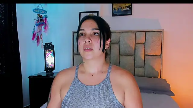 brianaGuzman online show from May 16, 5:34 pm