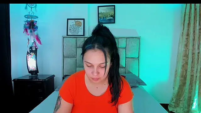 brianaGuzman online show from May 19, 6:36 pm