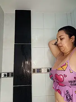 brianaGuzman online show from May 25, 8:04 pm