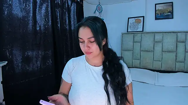 brianaGuzman online show from May 30, 4:15 pm