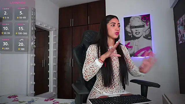 Snapshot of emmagrecco_ chatting on December 18, 11:08 pm emmagrecco online show from December 18, 11:08 pm