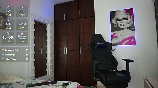 Snapshot of emmagrecco_ chatting on December 20, 2:30 am emmagrecco online show from December 20, 2:30 am