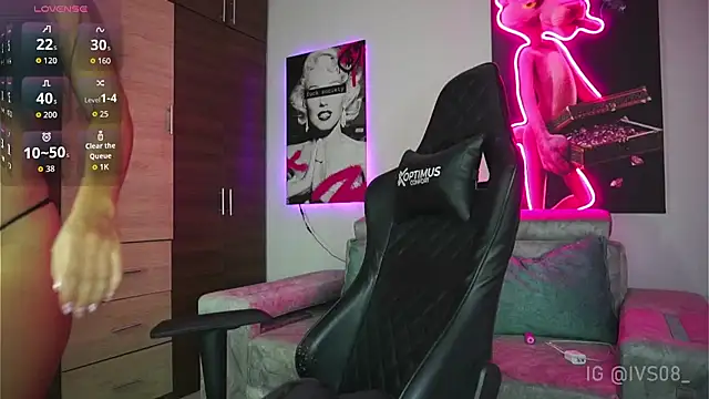 Snapshot of emmagrecco_ chatting on October 14, 8:20 pm emmagrecco online show from October 14, 8:20 pm