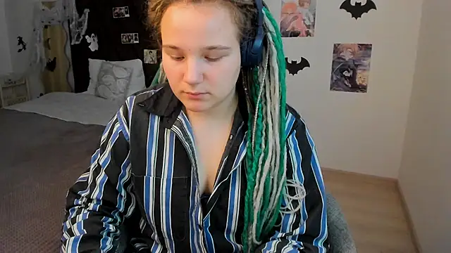 Snapshot of GloriaHylivi chatting on December 7, 3:30 pm GloriaHylivi online show from December 7, 3:30 pm