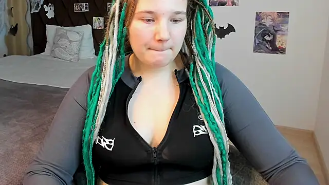 Snapshot of GloriaHylivi chatting on December 8, 11:46 am GloriaHylivi online show from December 8, 11:46 am