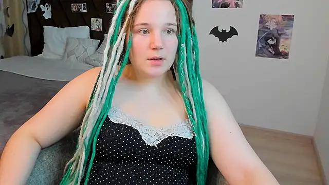 Snapshot of GloriaHylivi chatting on December 11, 5:04 pm GloriaHylivi online show from December 11, 5:04 pm