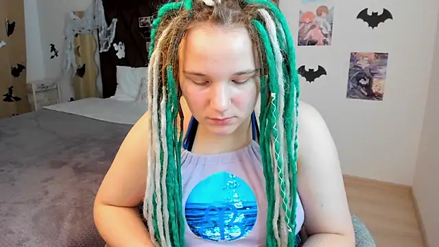 Snapshot of GloriaHylivi chatting on December 12, 3:27 pm GloriaHylivi online show from December 12, 3:27 pm