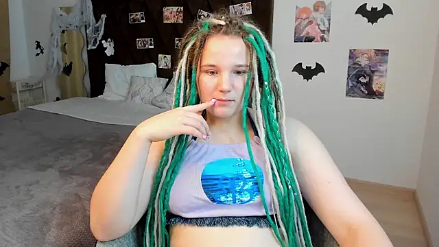 Snapshot of GloriaHylivi chatting on December 12, 6:31 pm GloriaHylivi online show from December 12, 6:31 pm