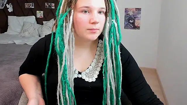 Snapshot of GloriaHylivi chatting on December 19, 3:41 pm GloriaHylivi online show from December 19, 3:41 pm