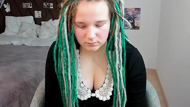 Snapshot of GloriaHylivi chatting on December 19, 6:45 pm GloriaHylivi online show from December 19, 6:45 pm