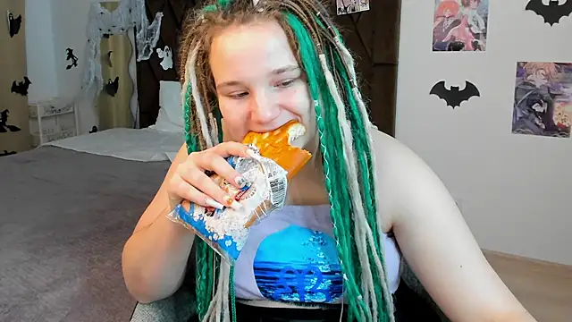 Snapshot of GloriaHylivi chatting on December 21, 3:09 pm GloriaHylivi online show from December 21, 3:09 pm