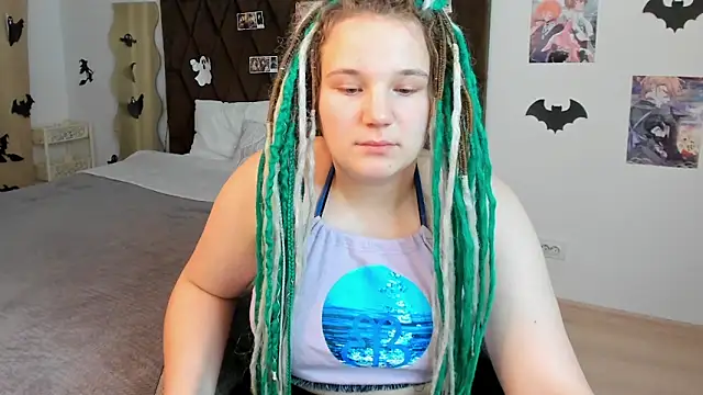 Snapshot of GloriaHylivi chatting on December 21, 8:32 pm GloriaHylivi online show from December 21, 8:32 pm