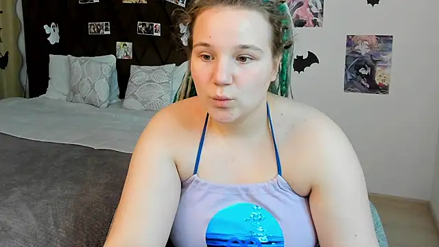 Snapshot of GloriaHylivi chatting on December 22, 7:44 am GloriaHylivi online show from December 22, 7:44 am