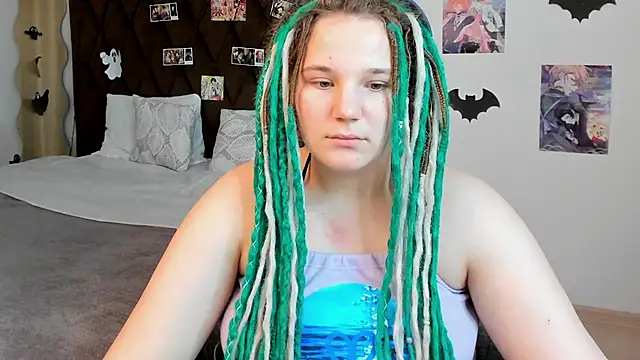 Snapshot of GloriaHylivi chatting on December 22, 11:00 am GloriaHylivi online show from December 22, 11:00 am