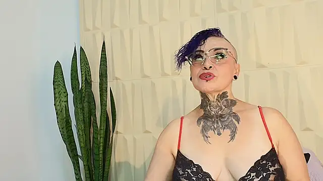 SandyyRose online show from March 8, 6:05 pm