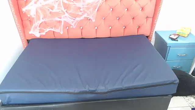 Snapshot of lily_jamesx chatting on October 9, 2:04 pm lily jamesx online show from October 9, 2:04 pm