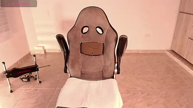 irantzu hank online show from September 24, 7:39 pm