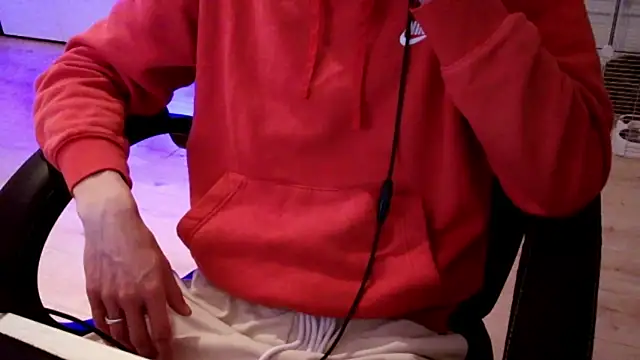 Snapshot of ElViko11 chatting on November 8, 12:22 am ElViko11 online show from November 8, 12:22 am