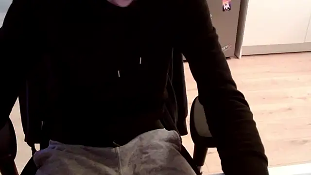 Snapshot of ElViko11 chatting on March 28, 9:14 pm ElViko11 online show from March 28, 9:14 pm