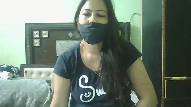 Snapshot of couplesuni chatting on April 13, 1:33 am couplesuni online show from April 13, 1:33 am