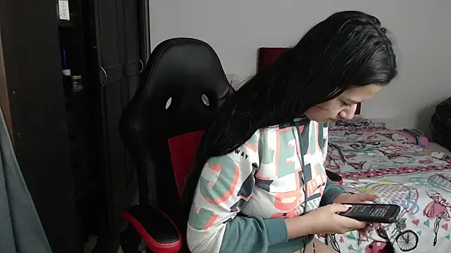 Snapshot of kayla_k18 chatting on February 1, 8:47 pm kayla k18 online show from February 1, 8:47 pm