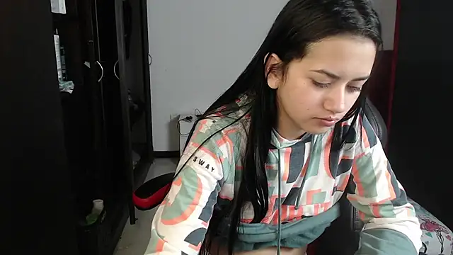 Snapshot of kayla_k18 chatting on February 17, 7:42 pm kayla k18 online show from February 17, 7:42 pm