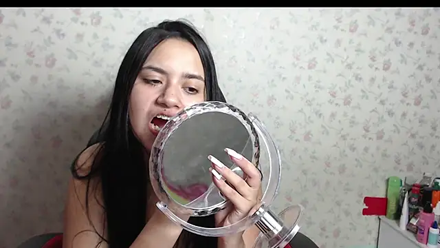 Snapshot of kayla_k18 chatting on September 23, 7:00 am kayla k18 online show from September 23, 7:00 am