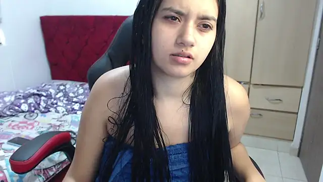 Snapshot of kayla_k18 chatting on February 20, 10:10 pm kayla k18 online show from February 20, 10:10 pm