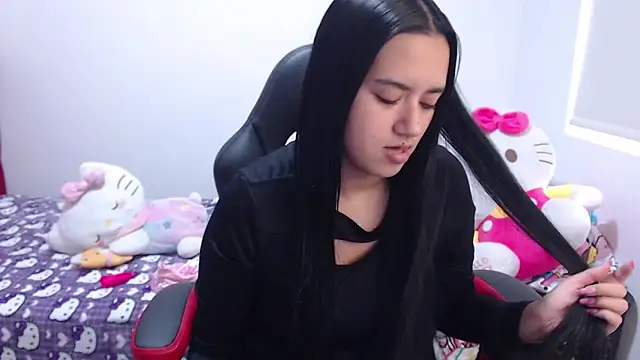 Snapshot of kayla_k18 chatting on April 9, 12:43 pm kayla k18 online show from April 9, 12:43 pm