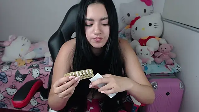 Snapshot of kayla_k18 chatting on April 28, 2:38 am kayla k18 online show from April 28, 2:38 am