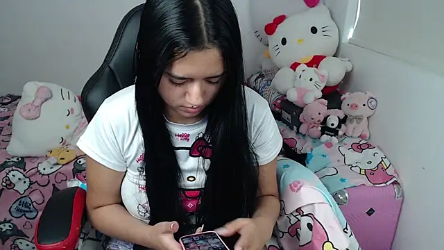 Snapshot of kayla_k18 chatting on June 5, 5:40 pm kayla k18 online show from June 5, 5:40 pm