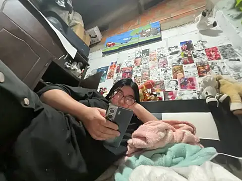 dafne19  online show from March 13, 4:19 am