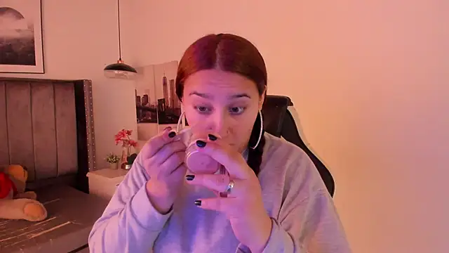 Alaia Cute online show from December 4, 11:57 pm