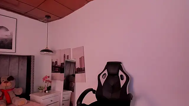 Alaia Cute online show from December 10, 2:27 am