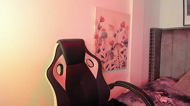 Alaia Cute online show from October 3, 3:03 am