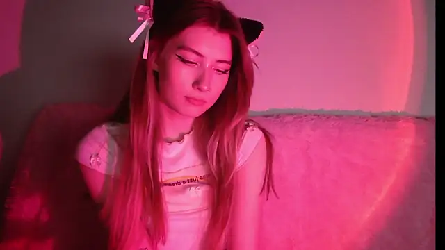 Snapshot of ErikaShyy chatting on December 9, 4:37 pm ErikaShyy online show from December 9, 4:37 pm